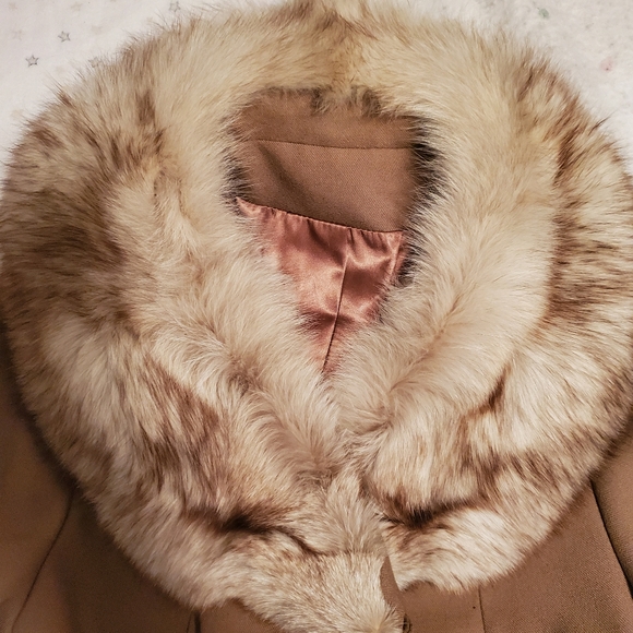 Lorandale Pure Wool 3 Button Coat w/Genuine Fox Fur Collar, Beige/Tan - Picture 11 of 12